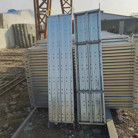 Q235 Galvanizli İskele Kalası HDG Y&uuml;r&uuml;y&uuml;ş Tahtası Kancalı &Ccedil;elik Kalas